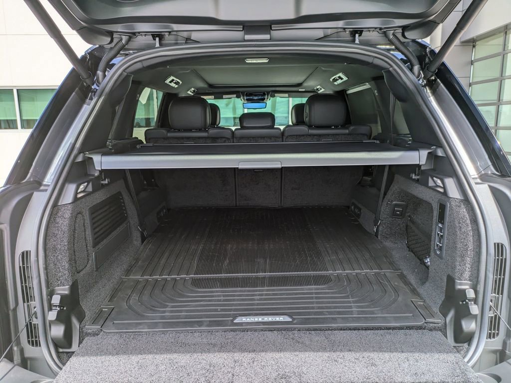 New 2025 Land Rover Range Rover Long Wheelbase SE AWD/4WD image 12