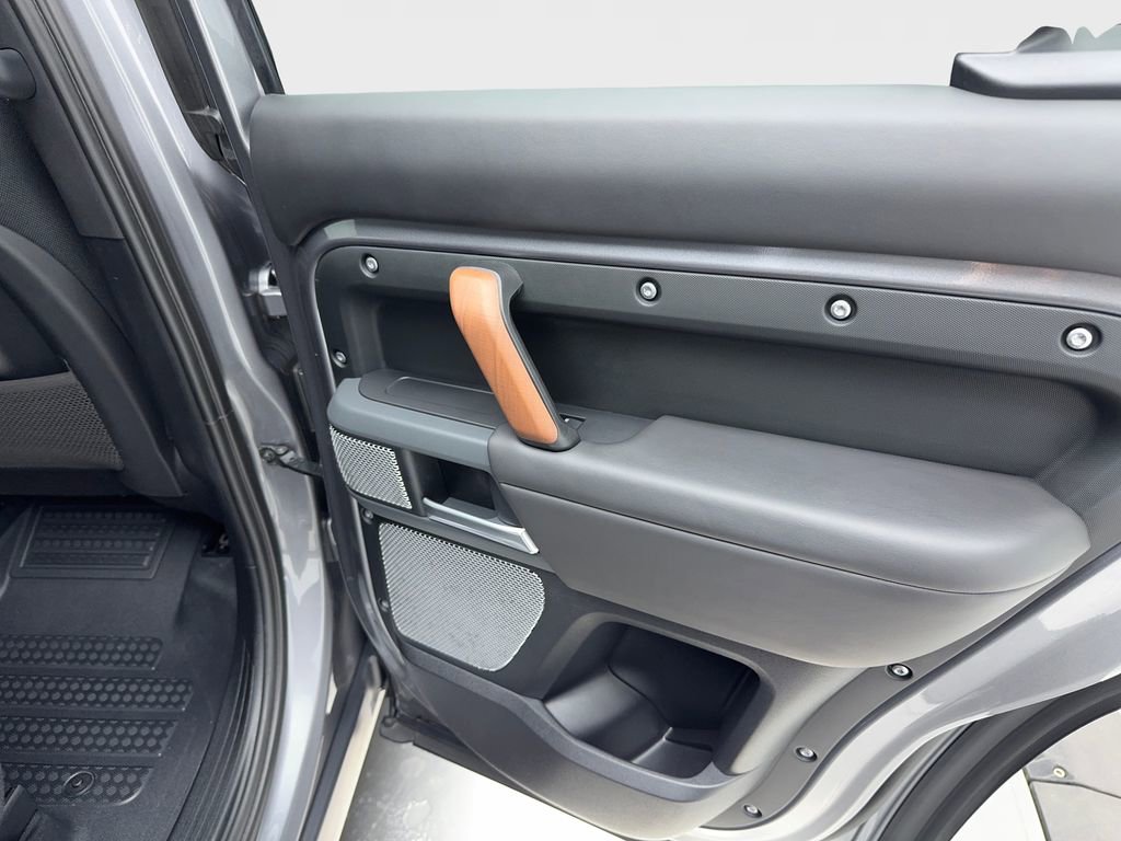 Used 2024 Land Rover Defender 130 X image 46