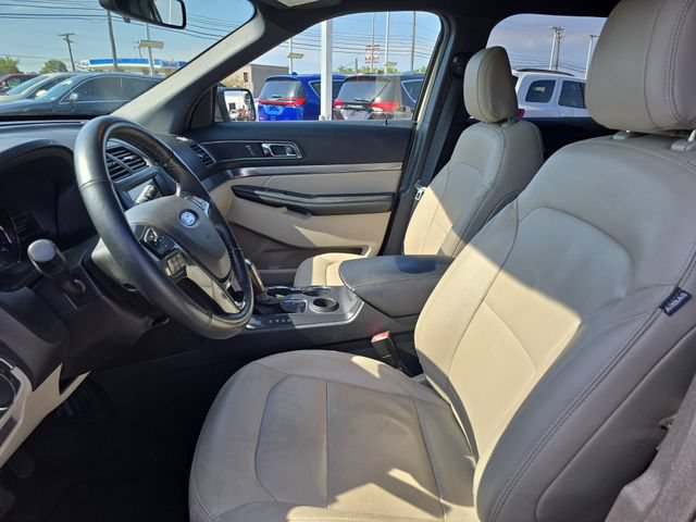 Used 2018 Ford Explorer XLT w/ Equipment Group 202A FWD image 24
