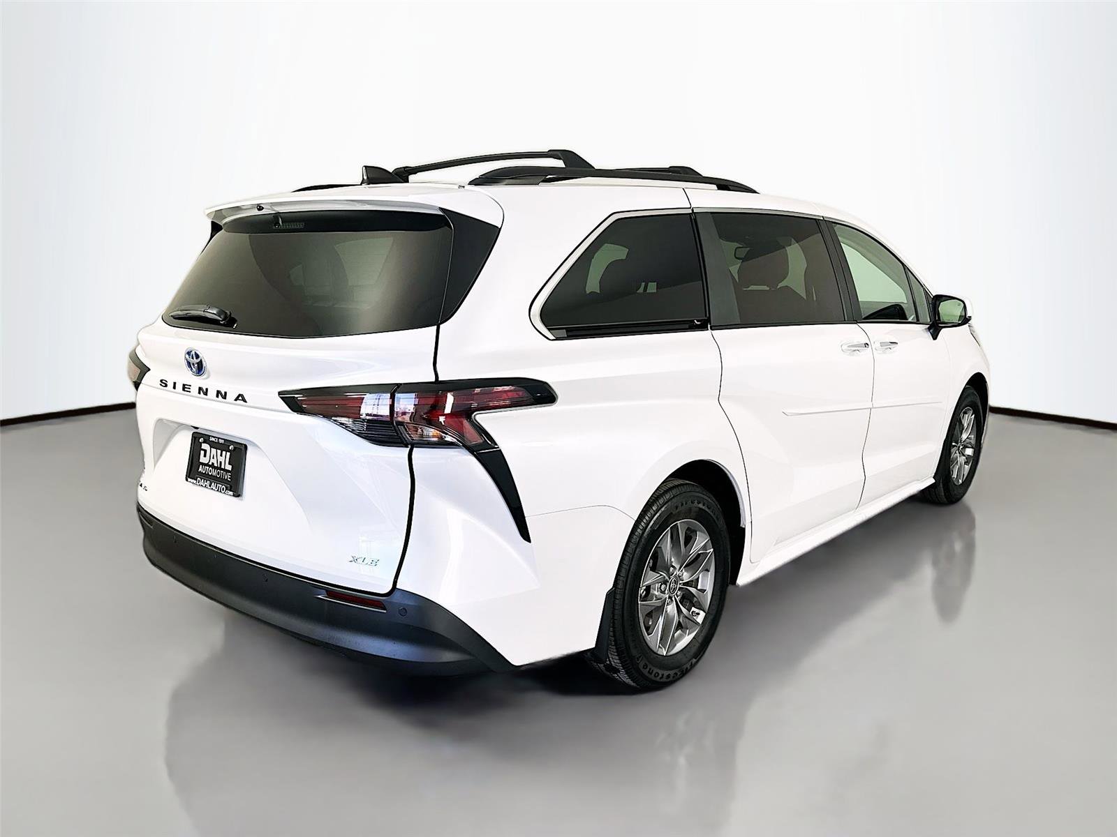 Used 2025 Toyota Sienna XLE w/ XLE Plus Package image 13