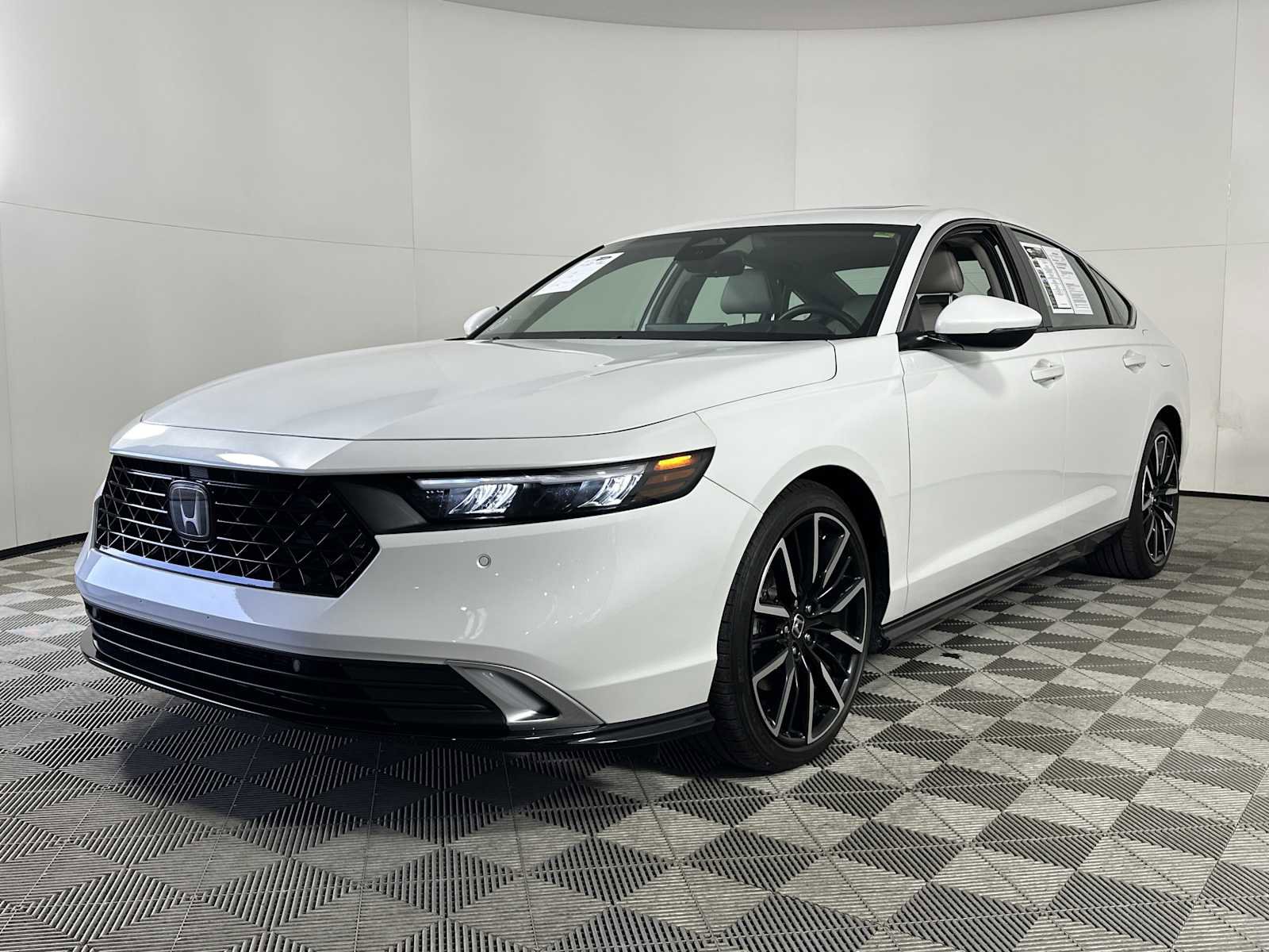 Used 2024 Honda Accord Touring image 4