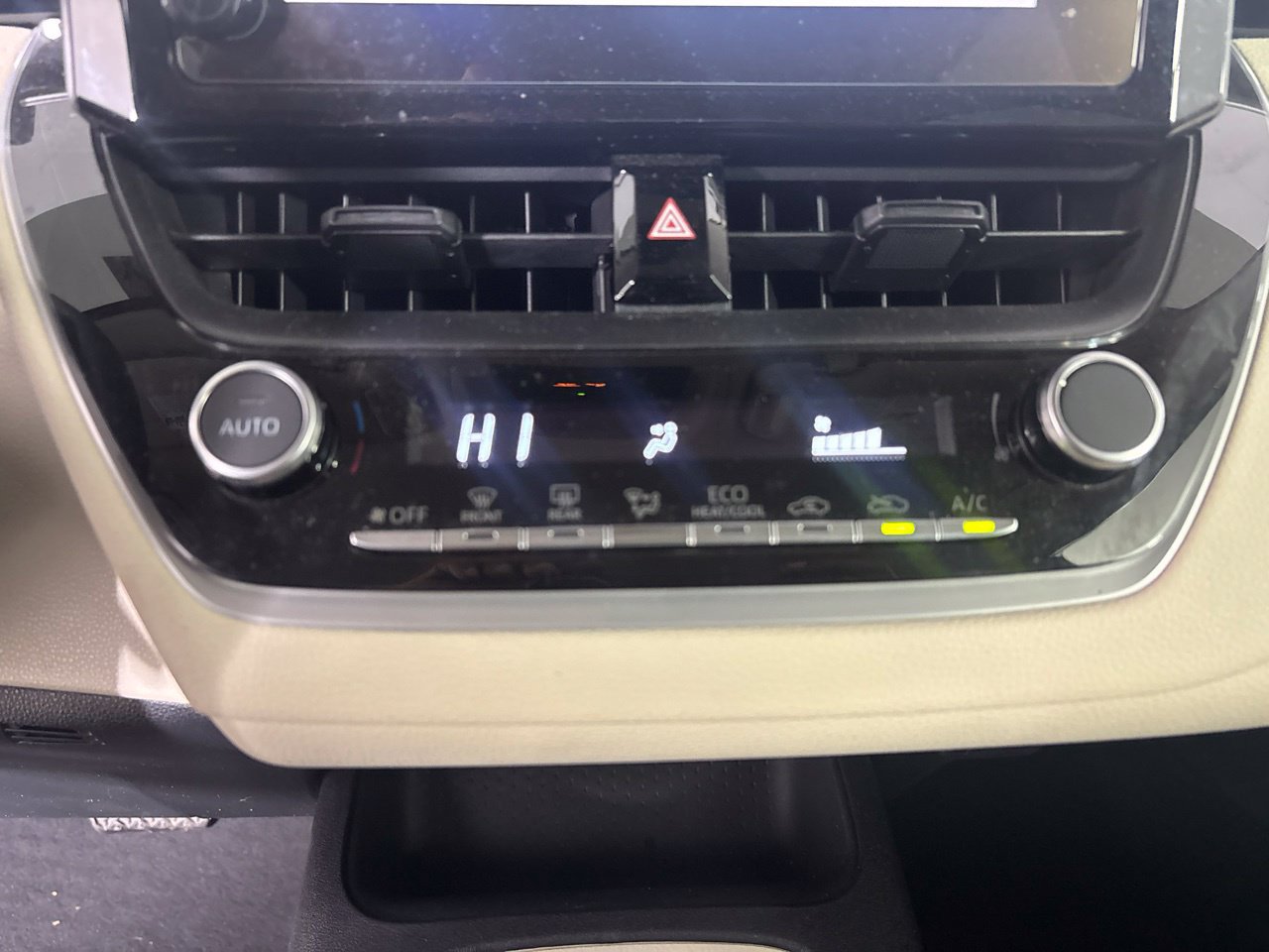 Used 2025 Toyota Corolla LE FWD image 19