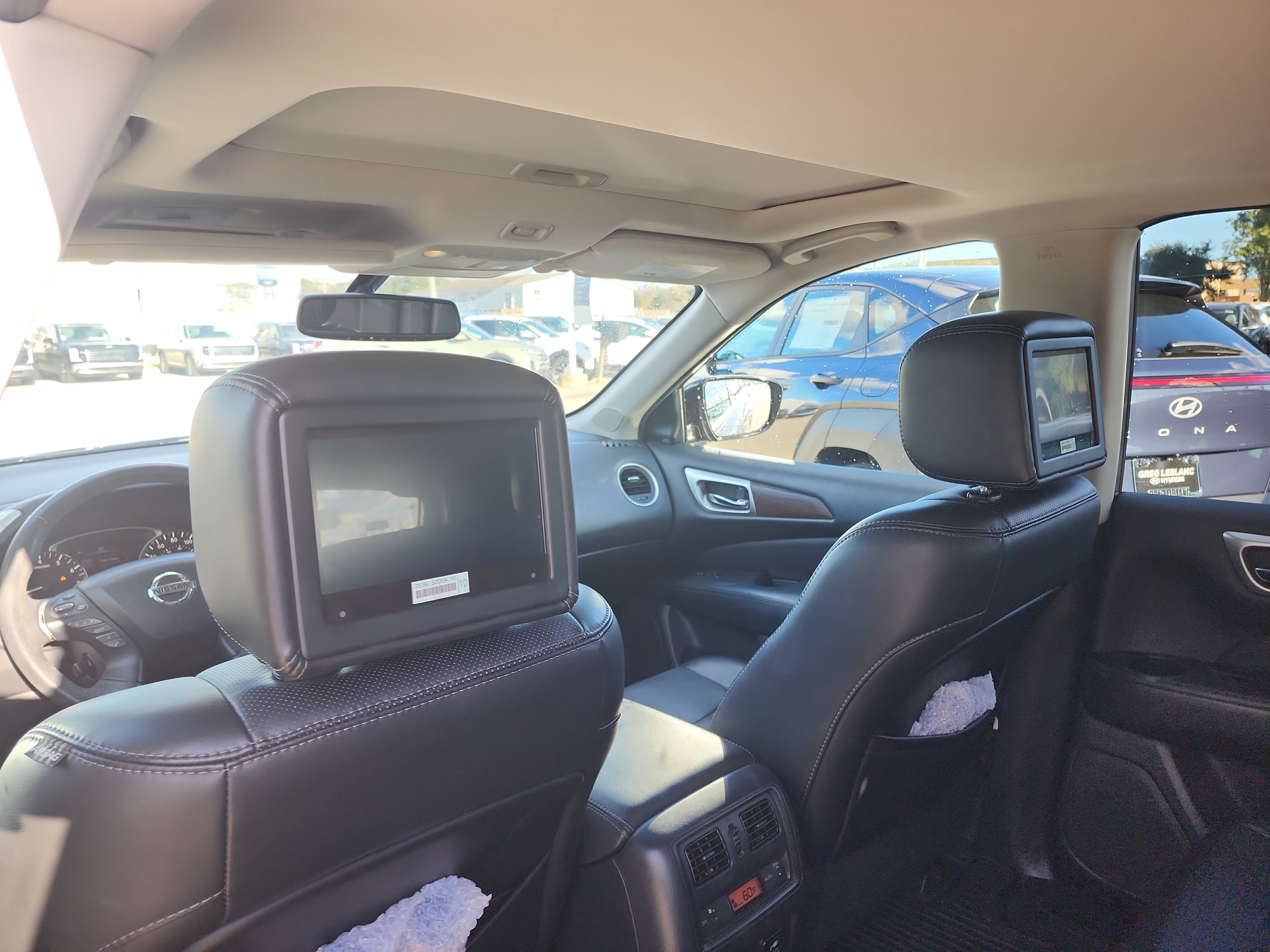 Used 2017 Nissan Pathfinder Platinum w/ Family Entertainment Package FWD image 19