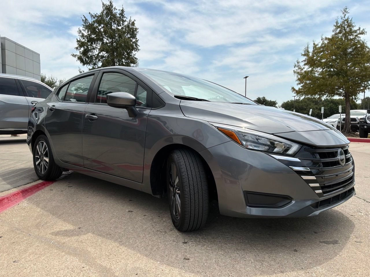 Used 2025 Nissan Versa SV FWD image 4