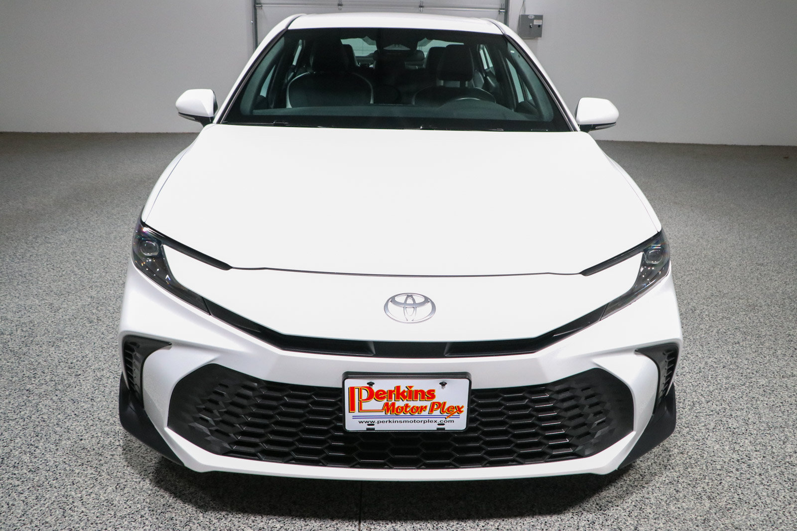 Used 2025 Toyota Camry SE FWD image 4