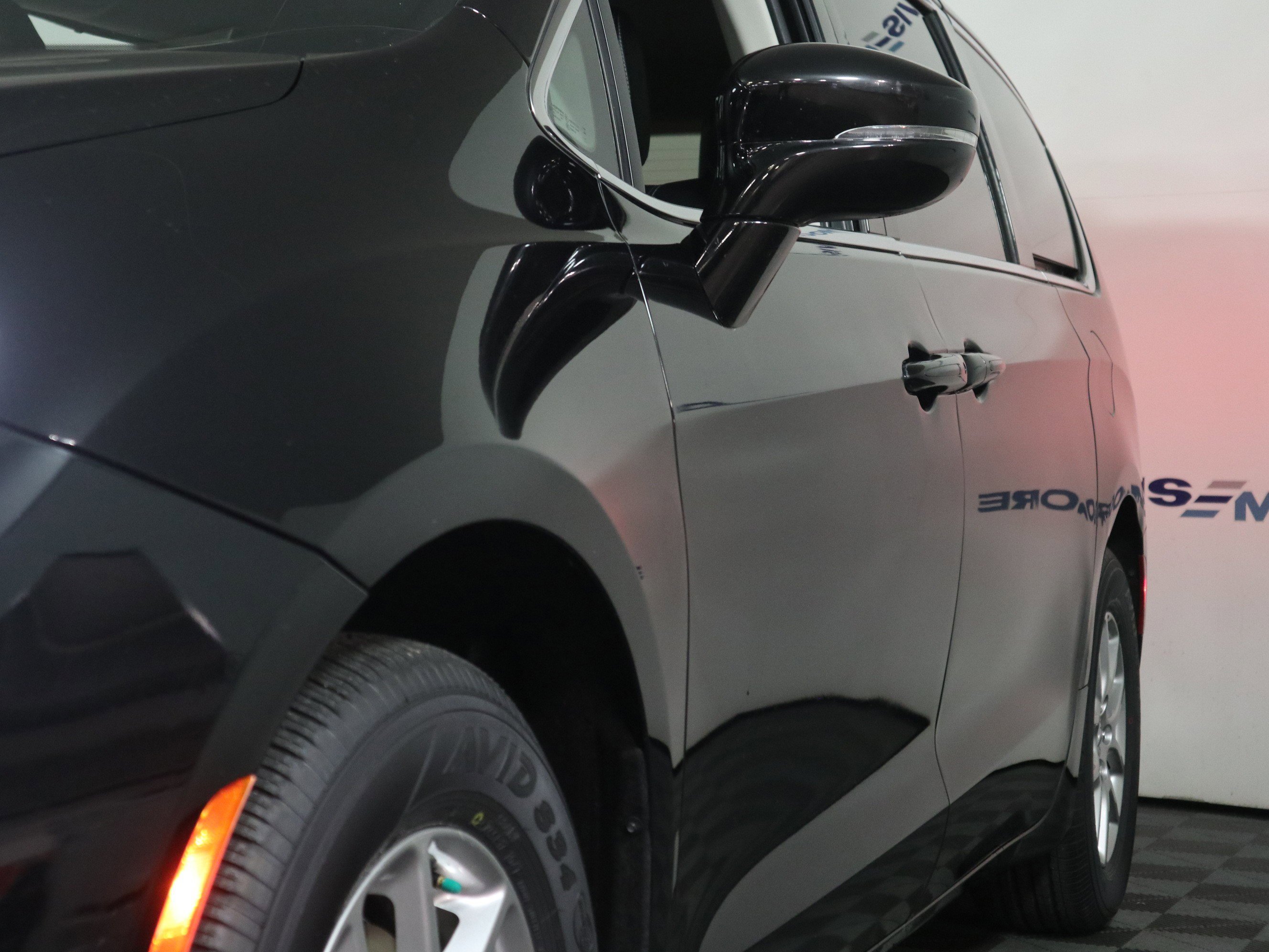 Used 2024 Chrysler Pacifica Touring-L image 11