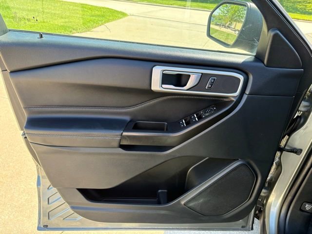 Used 2020 Ford Explorer XLT w/ Equipment Group 202A AWD/4WD image 9