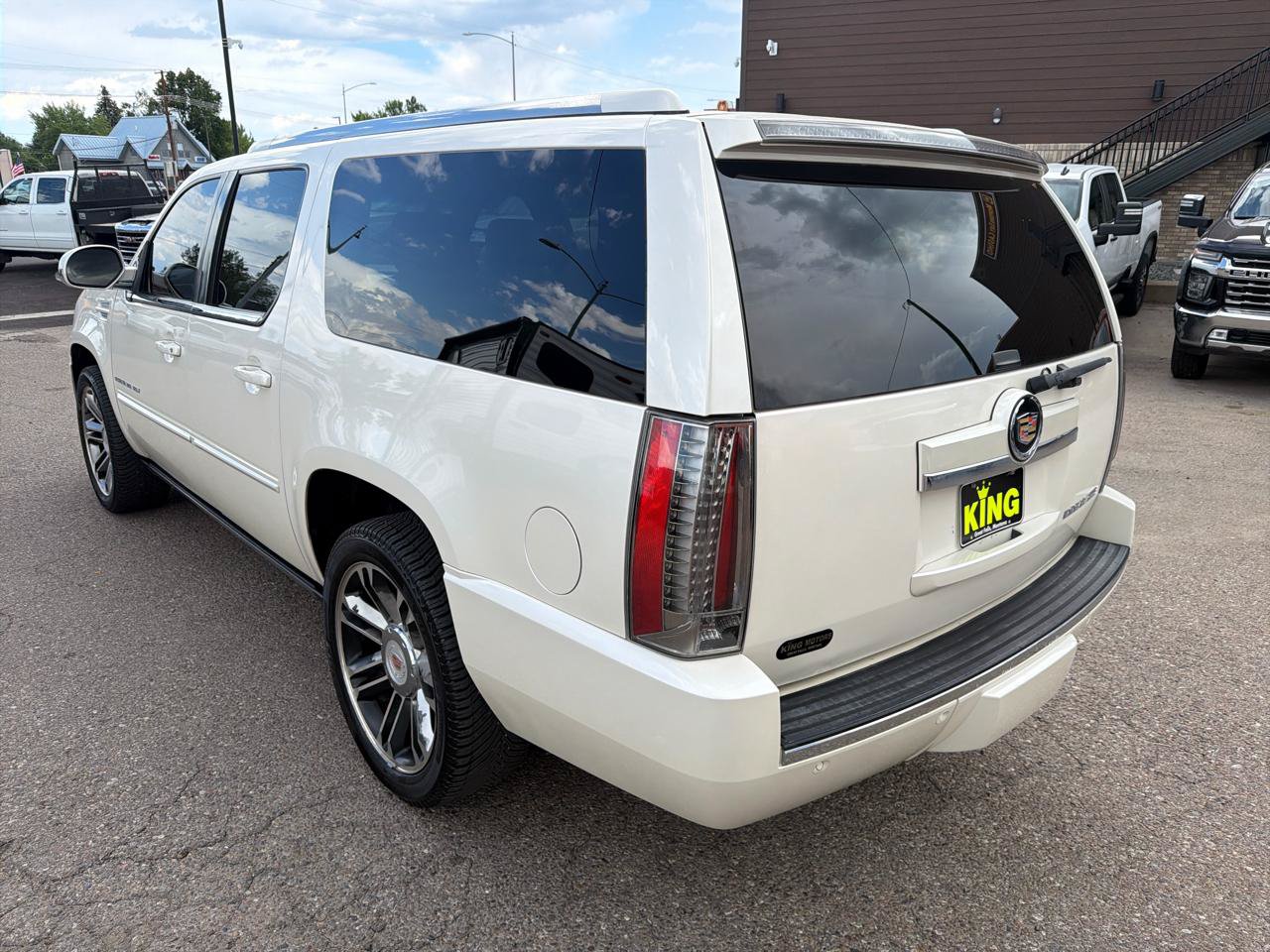 Used 2013 Cadillac Escalade ESV Premium AWD/4WD image 4
