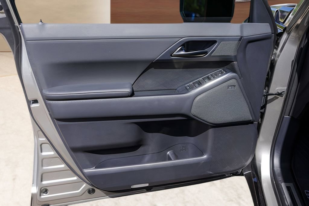 Used 2025 Lexus GX 550 w/ Accessory Package (2T) image 25