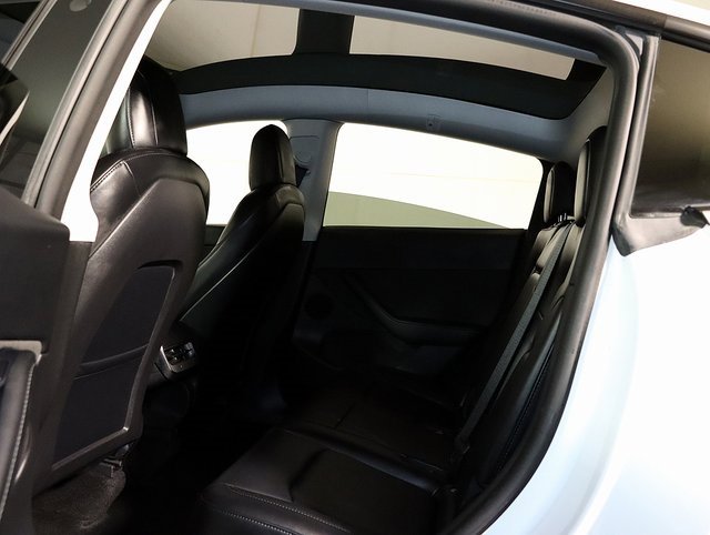 Used 2022 Tesla Model Y Performance image 14