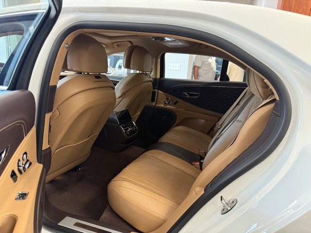 Used 2022 Bentley Flying Spur V8 AWD/4WD image 8