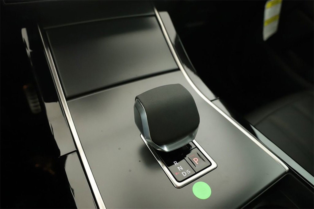 New 2024 Land Rover Range Rover Evoque Dynamic SE image 14