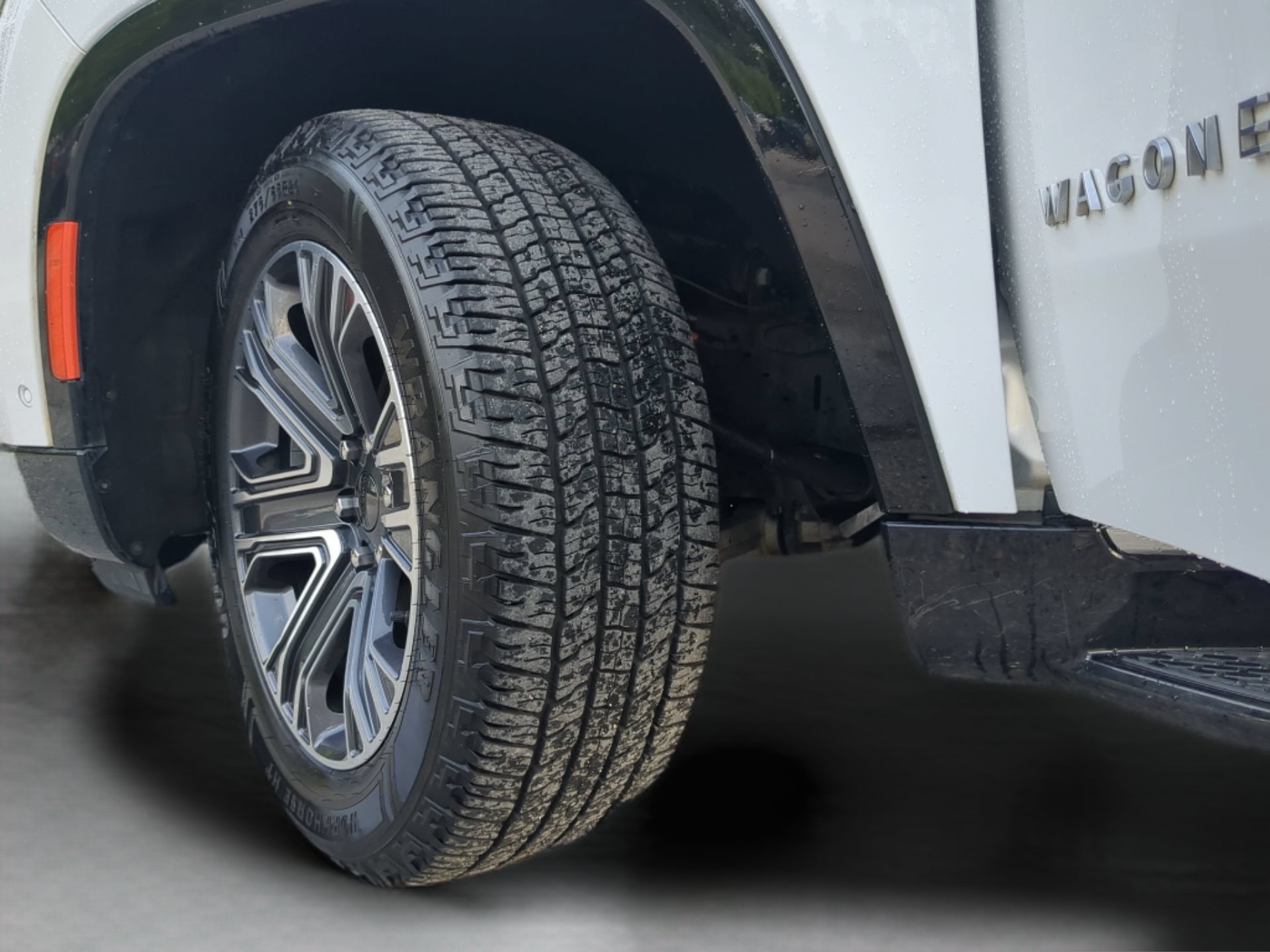 Used 2024 Jeep Wagoneer L Series II w/ Flexible Seating Group RWD image 73