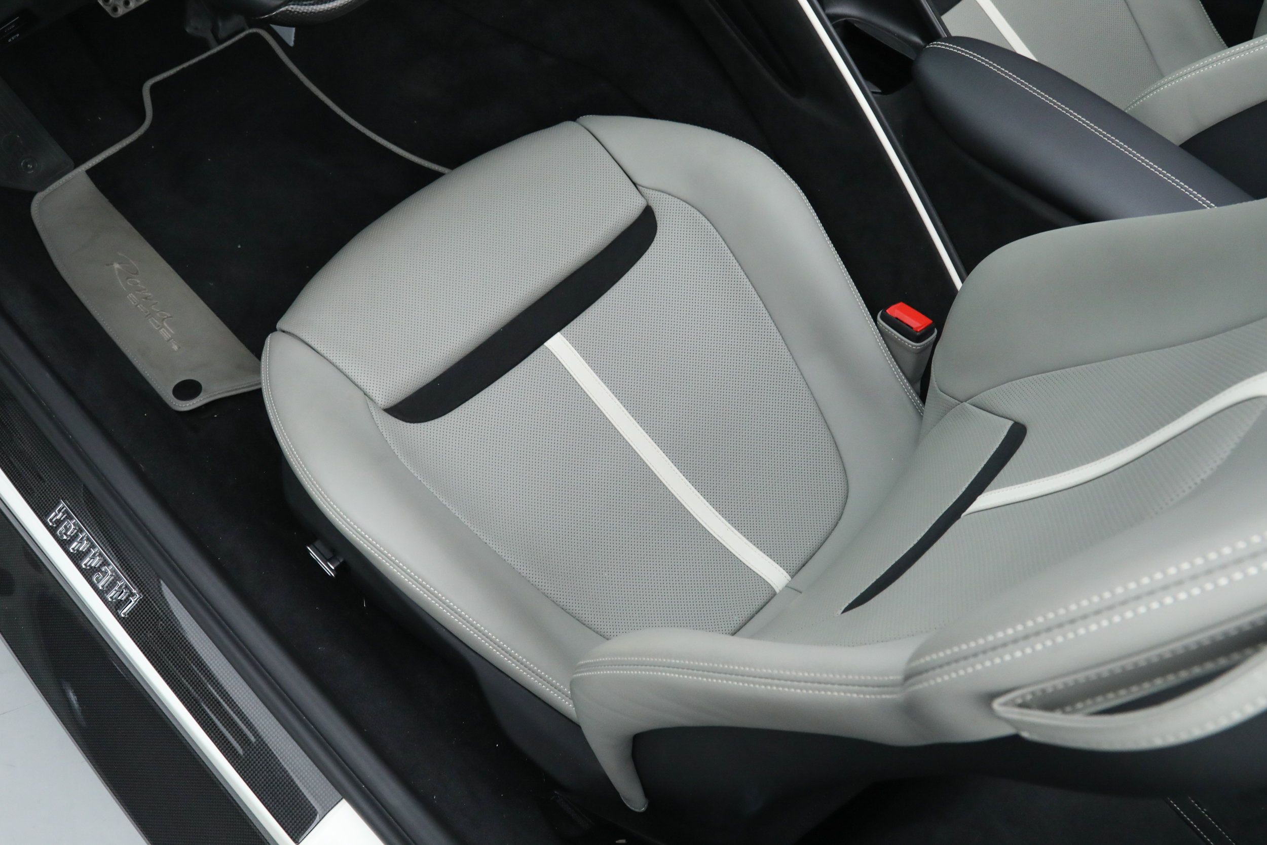 Certified 2024 Ferrari Roma Spider RWD image 28