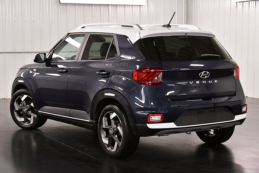 Used 2025 Hyundai Venue Limited FWD image 5
