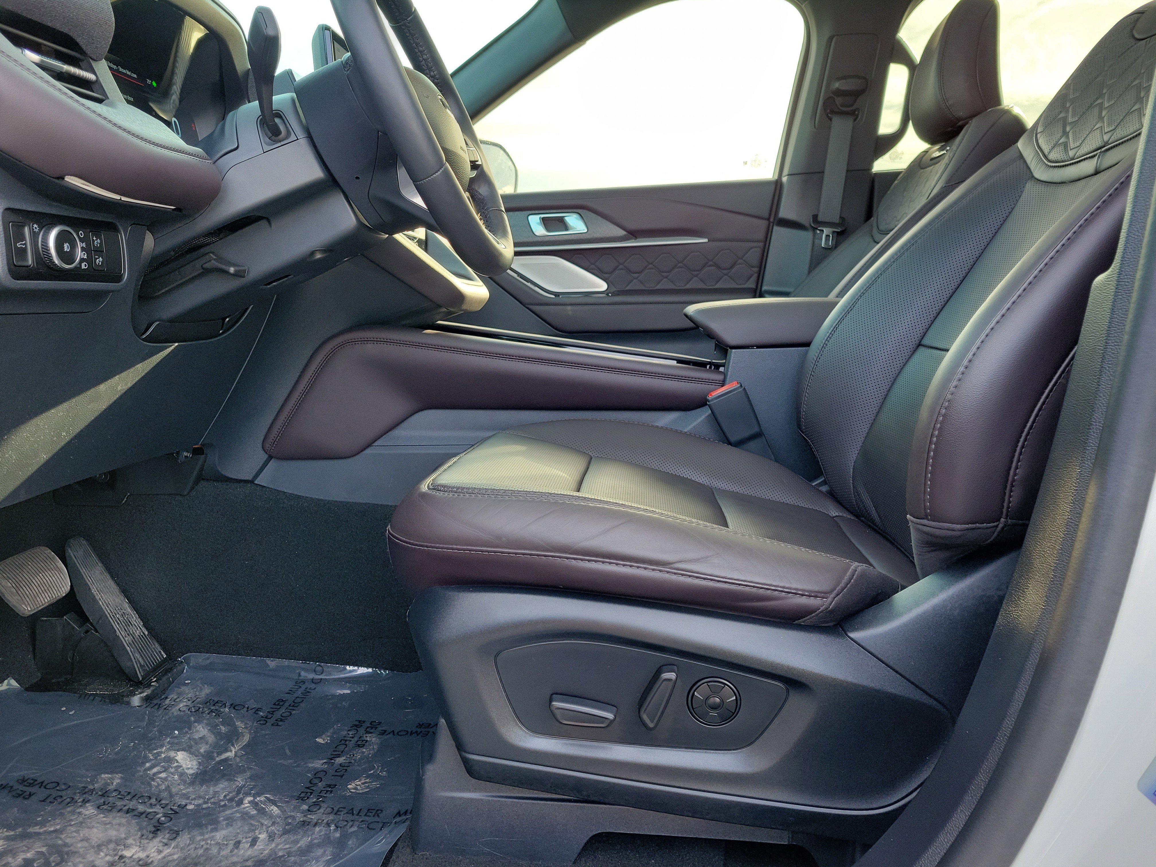 Used 2025 Ford Explorer Platinum w/ Ultimate Package image 16