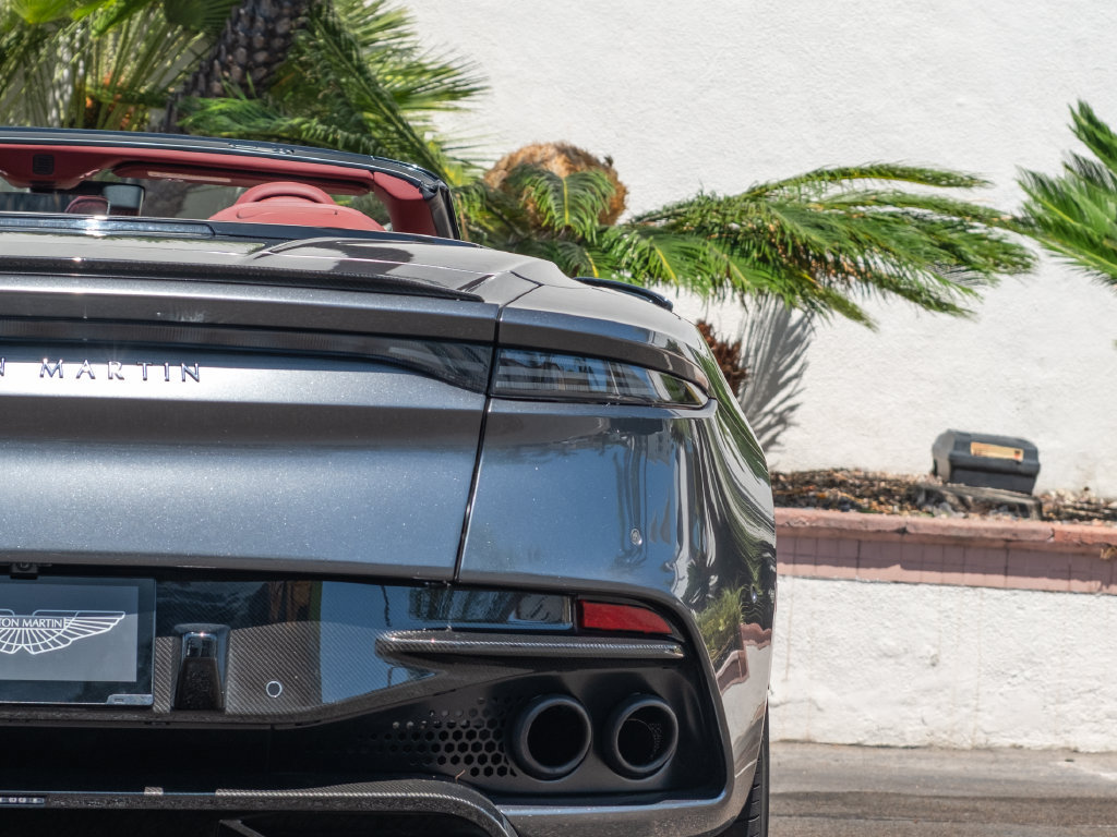 Used 2020 Aston Martin DBS Superleggera Volante RWD image 15