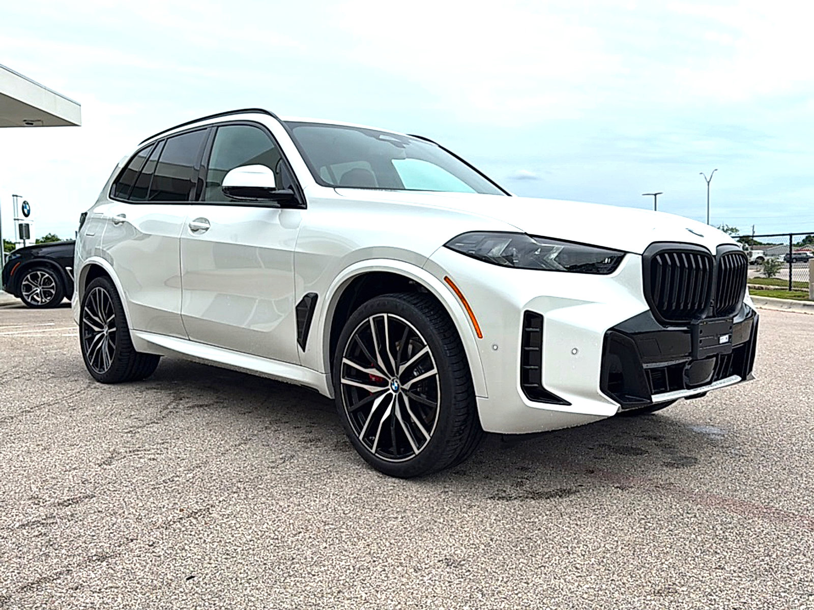 Used 2026 BMW X5 sDrive40i w/ M Sport Package RWD image 3