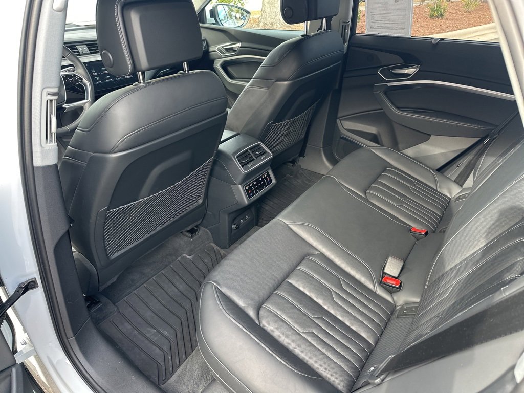 Used 2024 Audi Q8 e-tron Prestige image 59