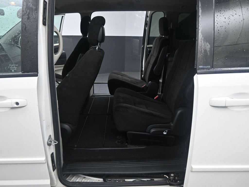 Used 2013 Dodge Grand Caravan SXT image 24