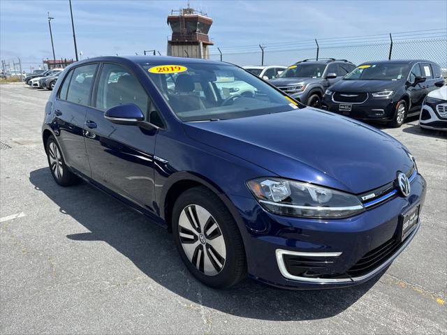Used 2019 Volkswagen e-Golf SE FWD image 2