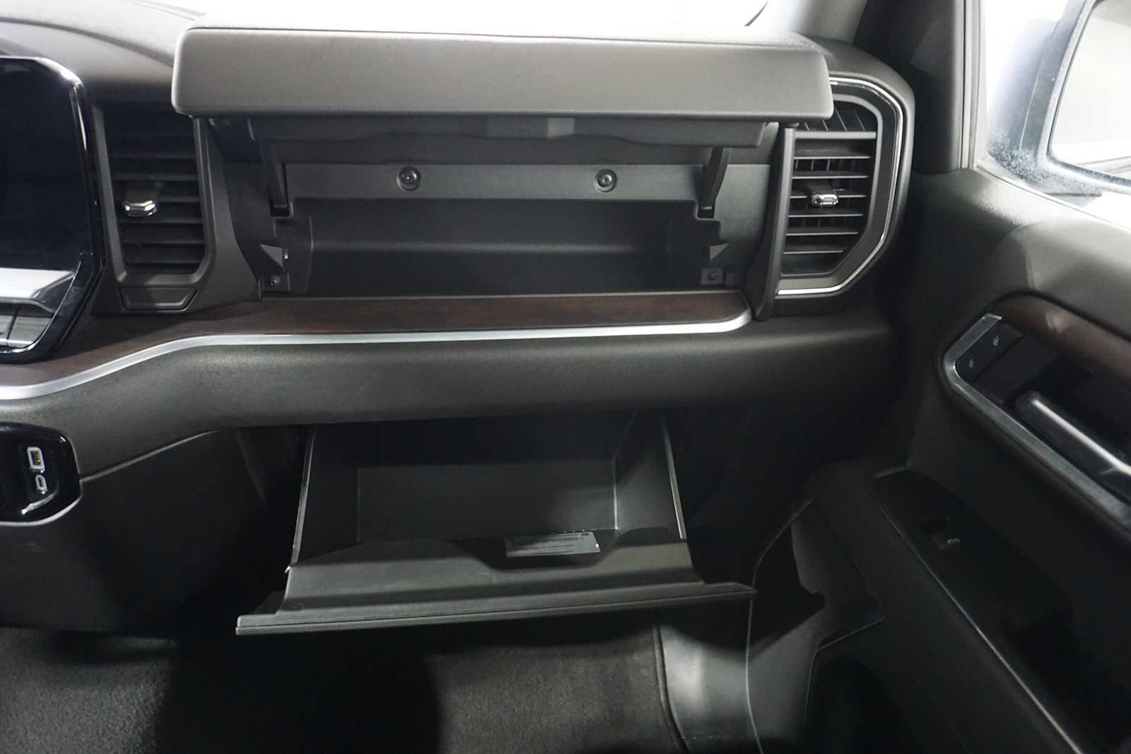 Certified 2025 GMC Sierra 1500 SLT image 18