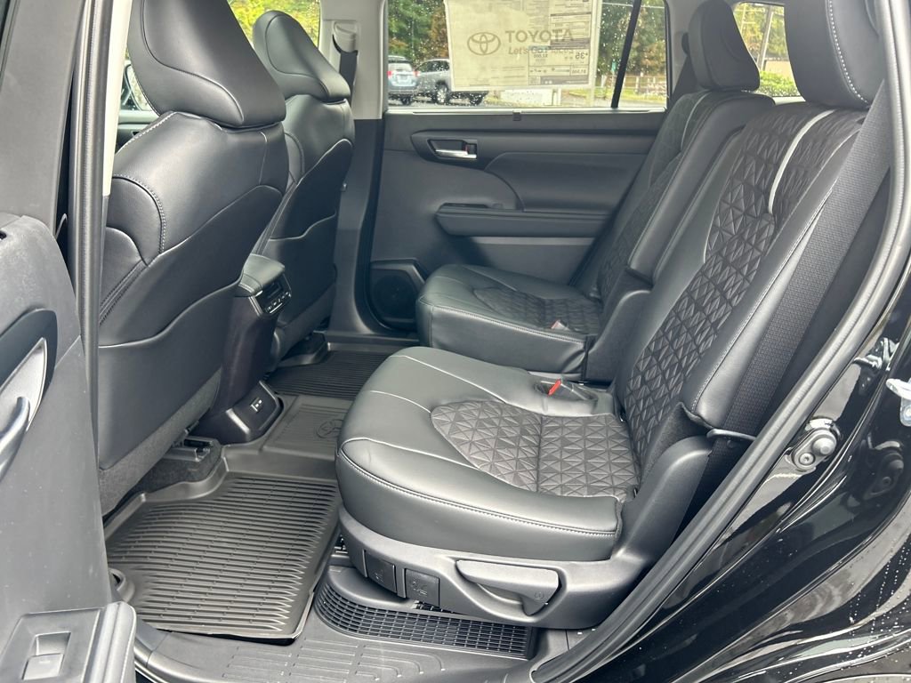 New 2025 Toyota Highlander XLE image 25