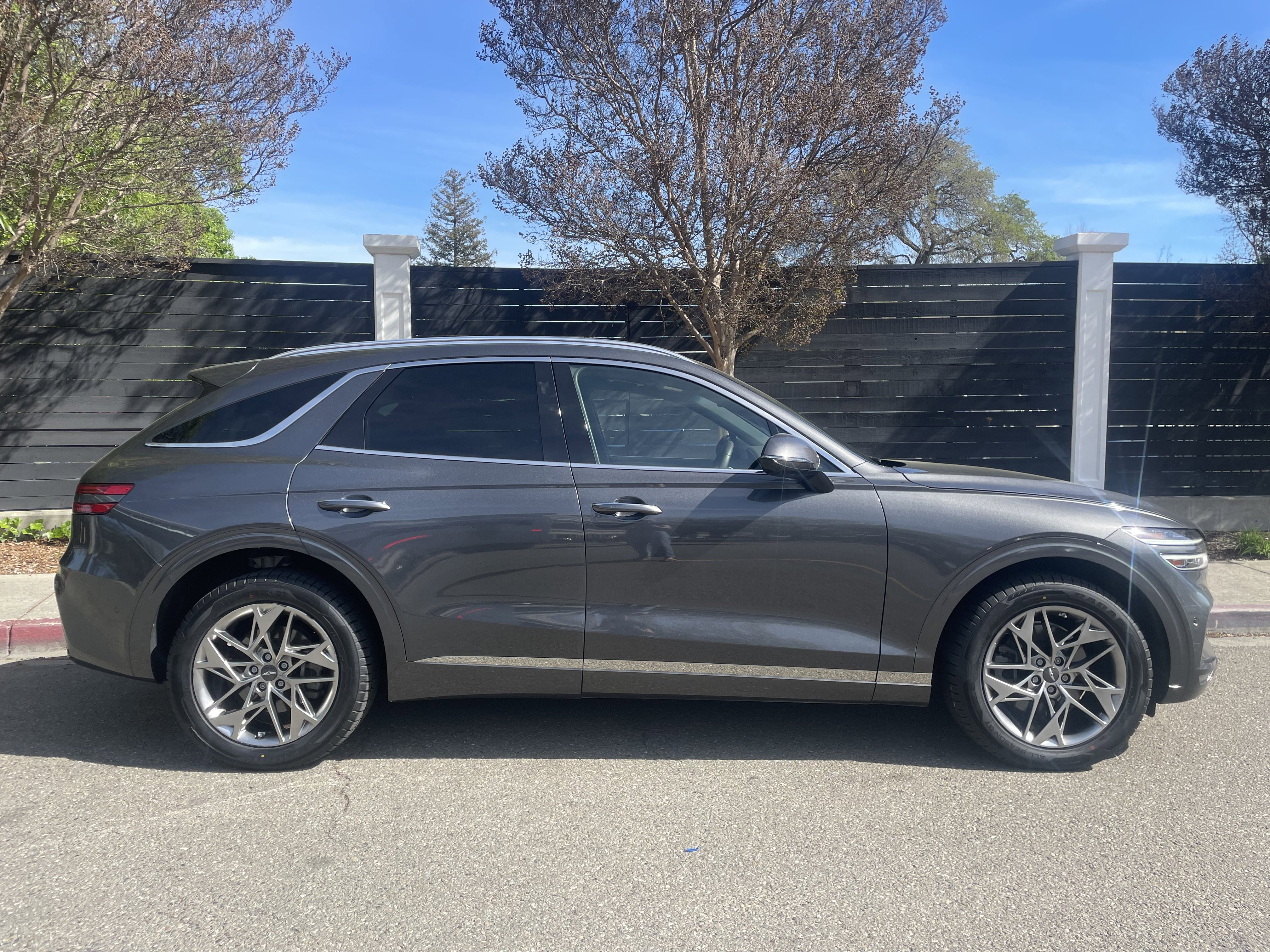 Used 2022 Genesis GV70 2.5T w/ Advanced Package image 3