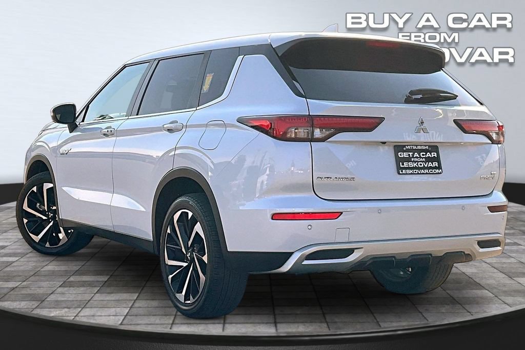 Used 2024 Mitsubishi Outlander 4WD Plug-In Hybrid image 2