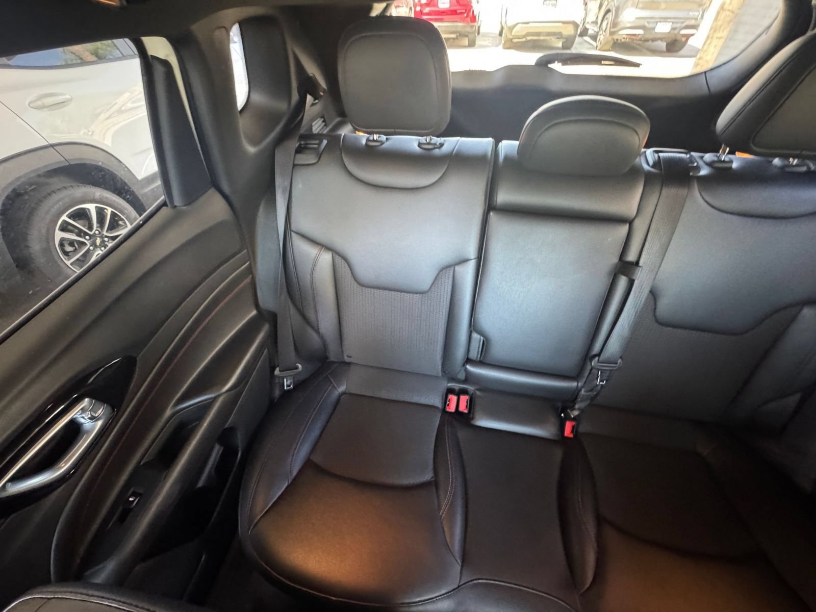 Used 2025 Jeep Compass Trailhawk AWD/4WD image 37