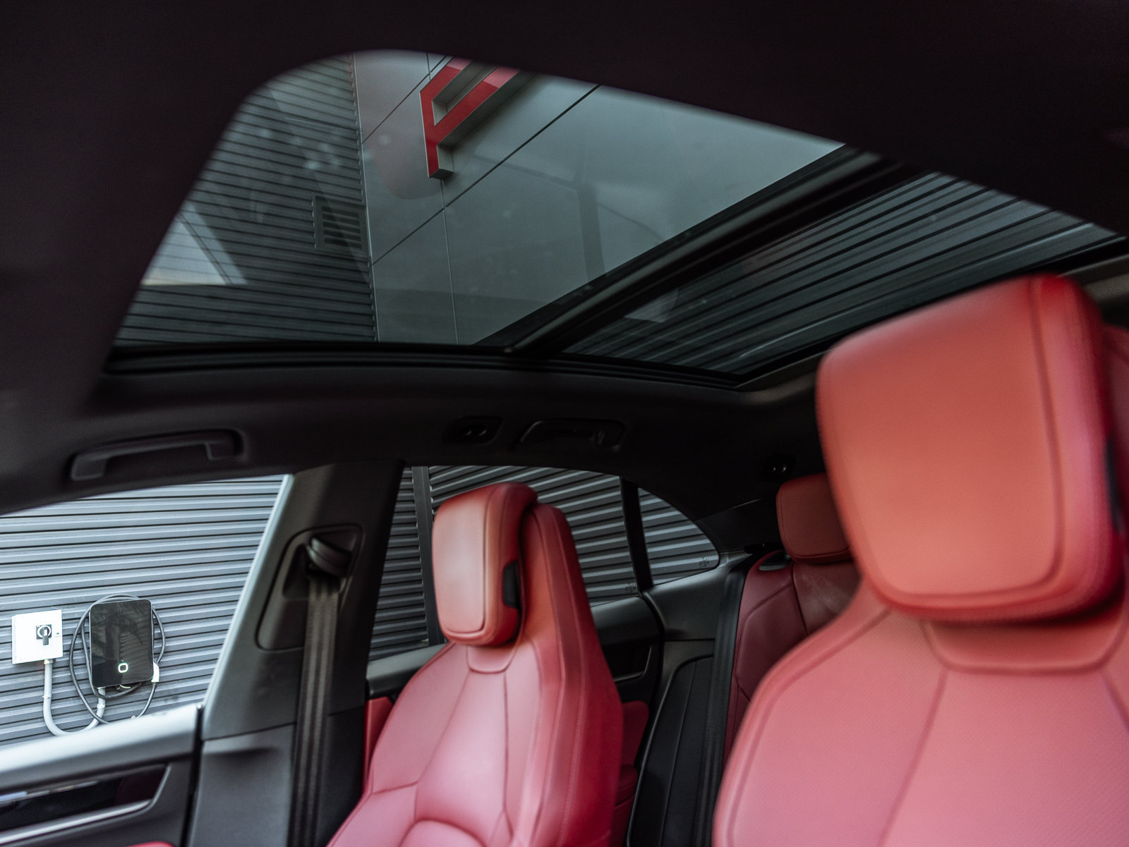 Certified 2025 Porsche Macan 4S Electric AWD/4WD image 18