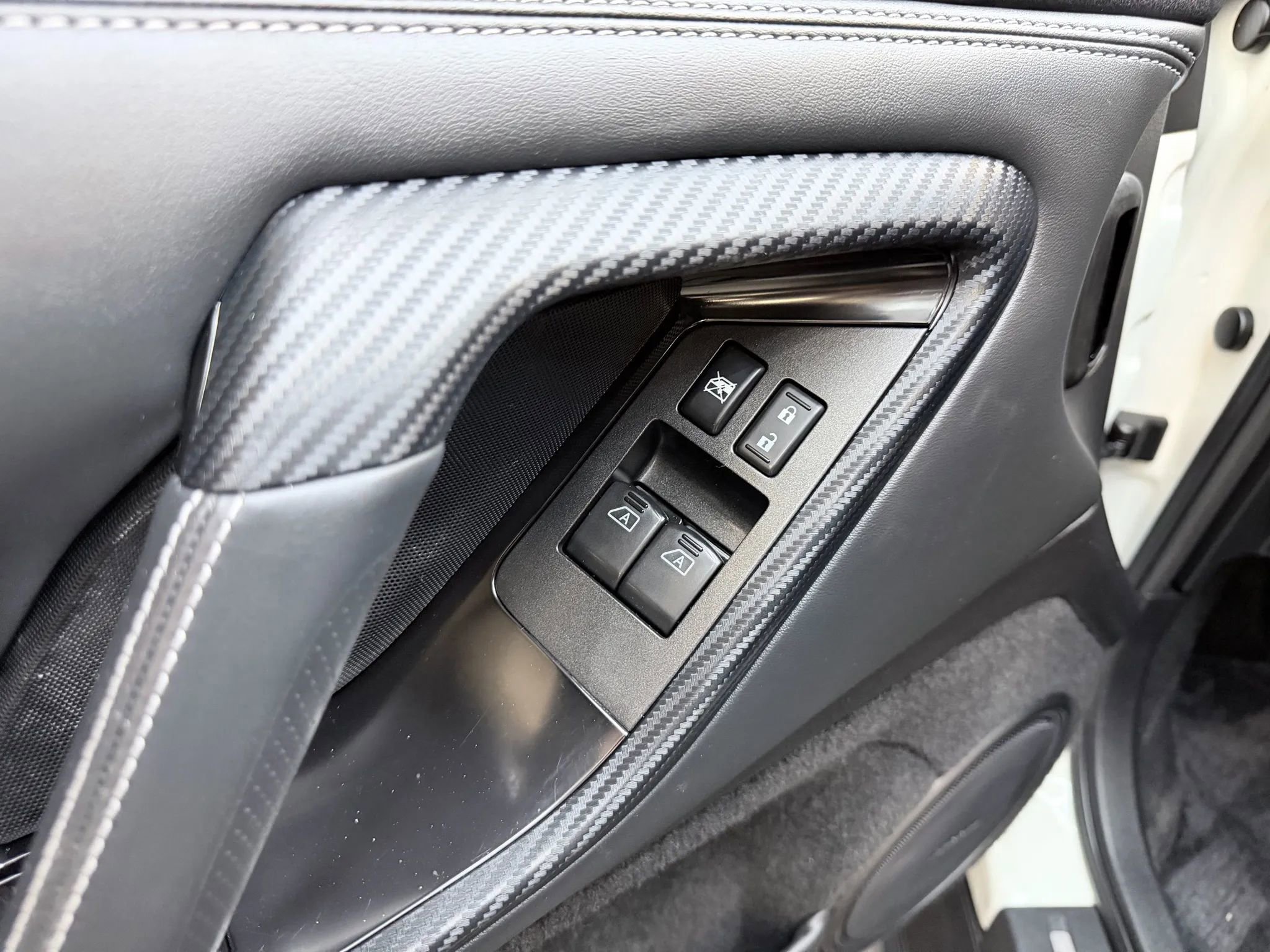 Used 2015 Nissan GT-R Premium image 15