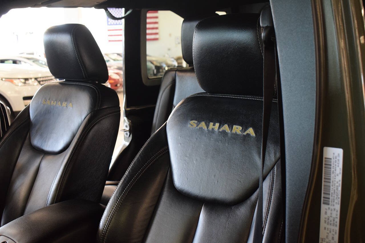 Used 2015 Jeep Wrangler Unlimited Sahara w/ Dual Top Group AWD/4WD image 54