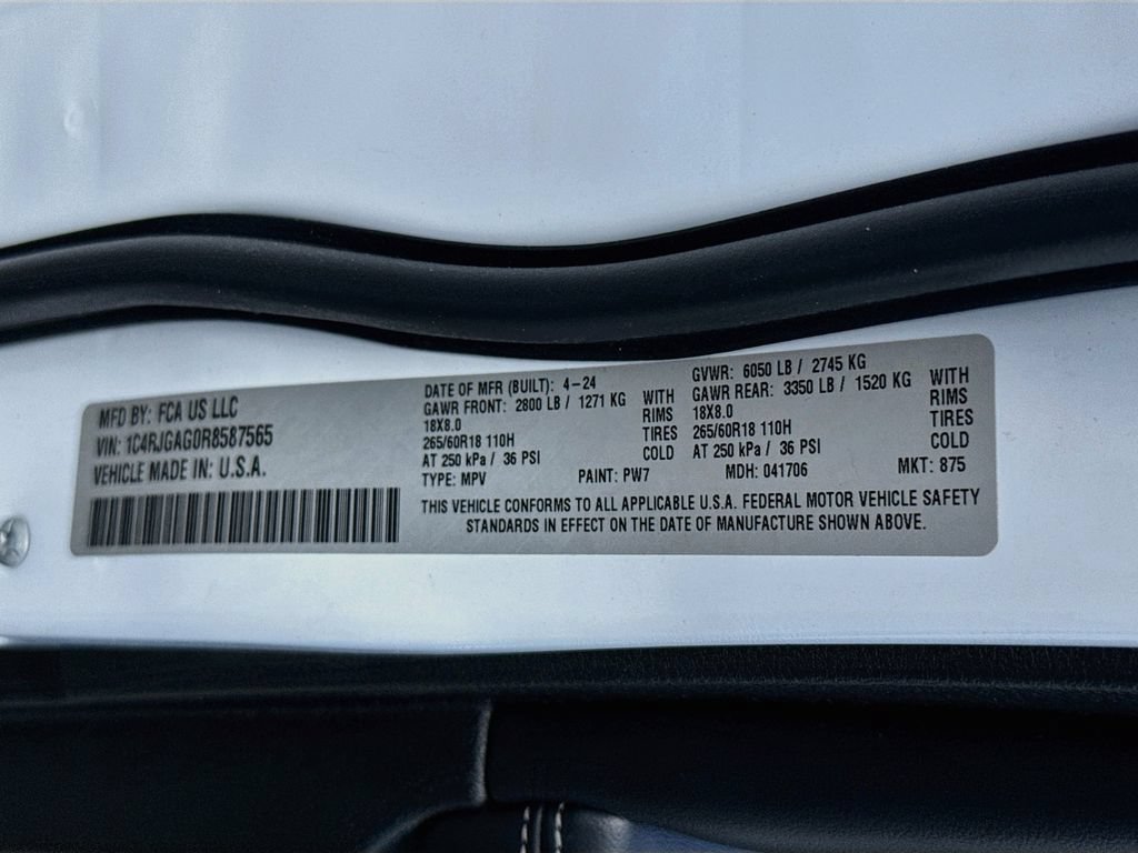 Used 2024 Jeep Grand Cherokee Altitude RWD image 36