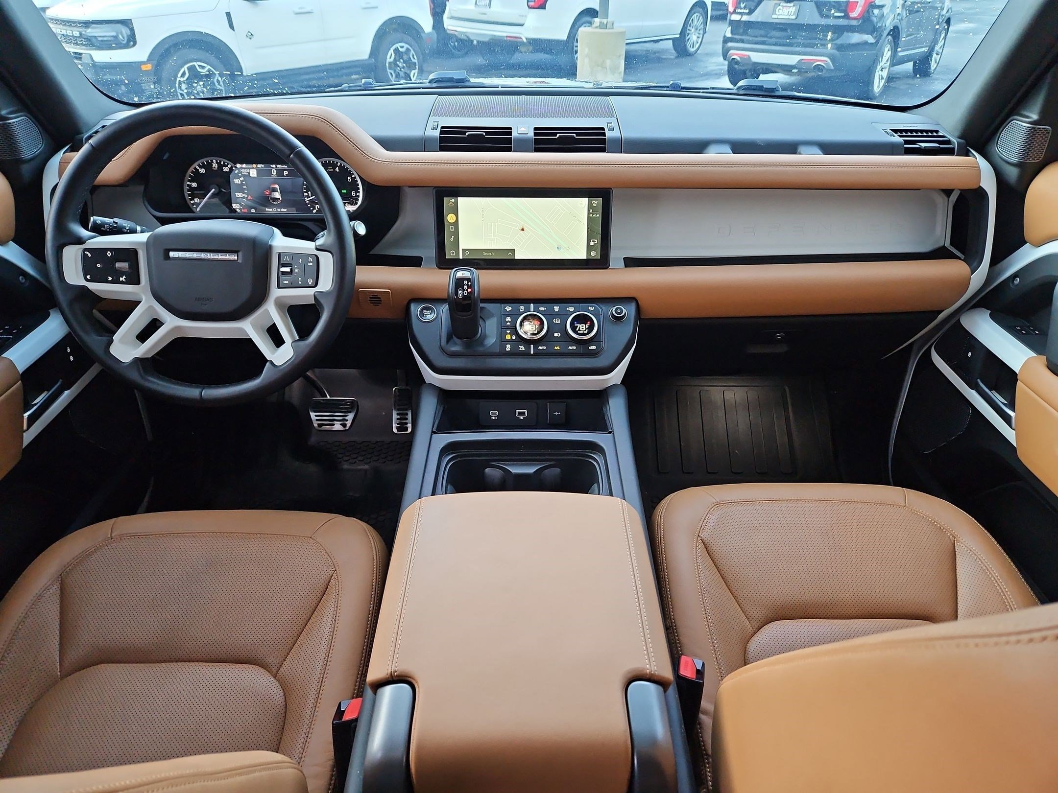 Used 2023 Land Rover Defender 110 SE image 32