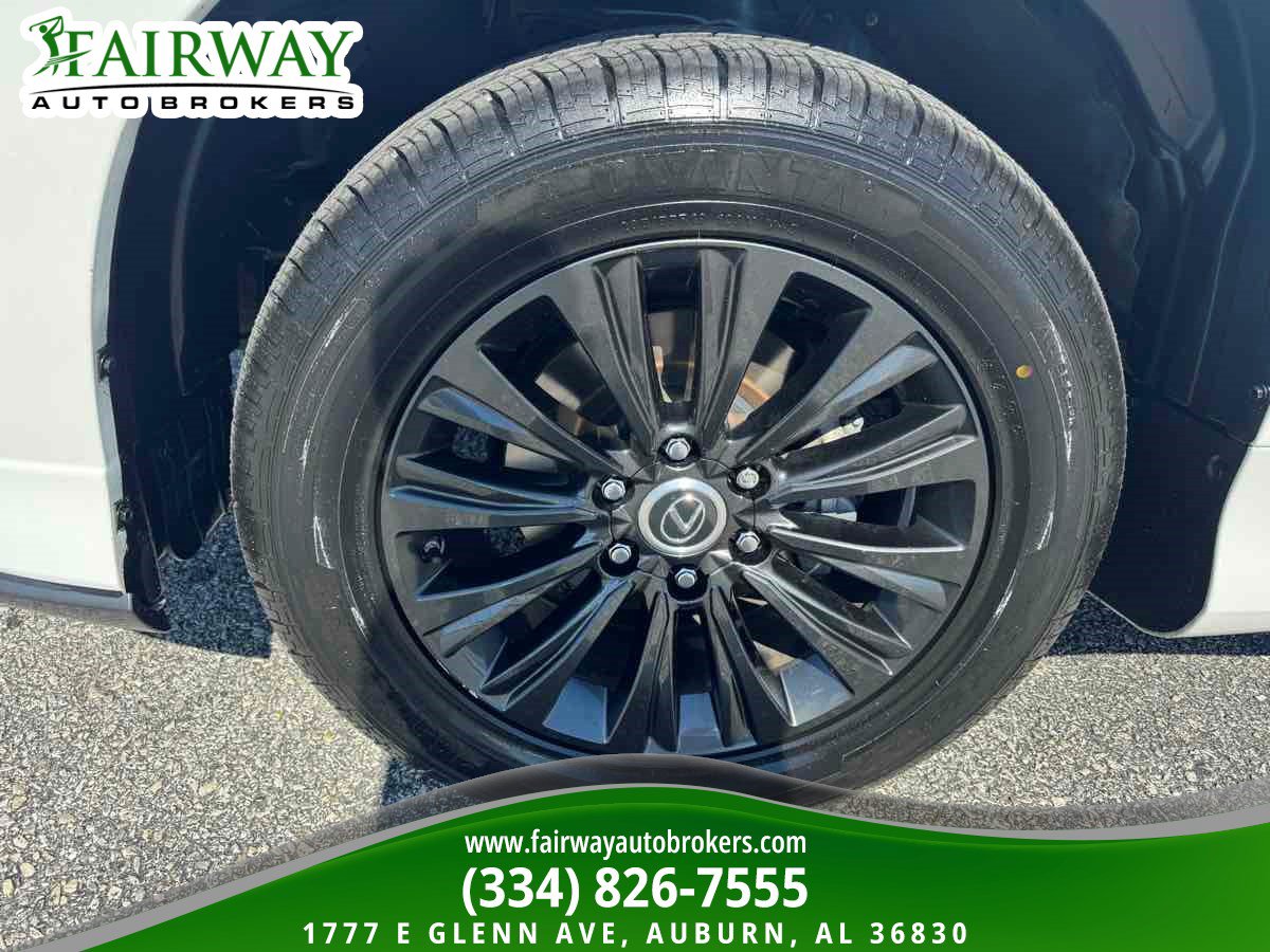 Used 2023 Lexus GX 460 Premium w/ Accessory Package AWD/4WD image 33