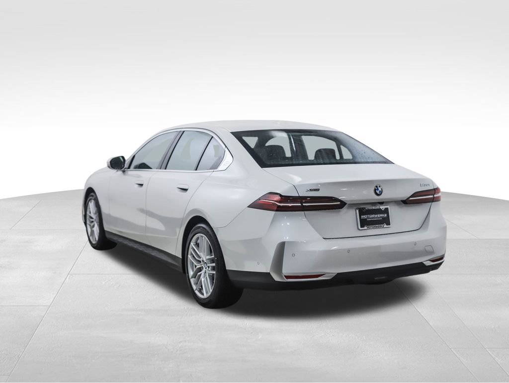 Certified 2025 BMW 530i xDrive w/ Premium Package image 3