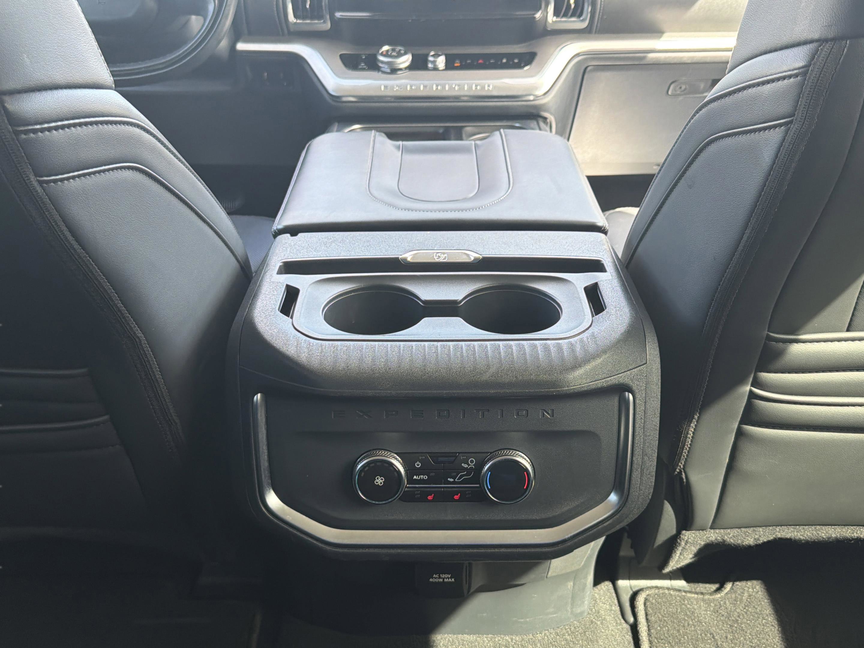 Used 2025 Ford Expedition Platinum image 14