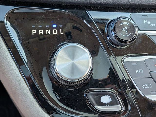 Used 2017 Chrysler Pacifica Limited image 10