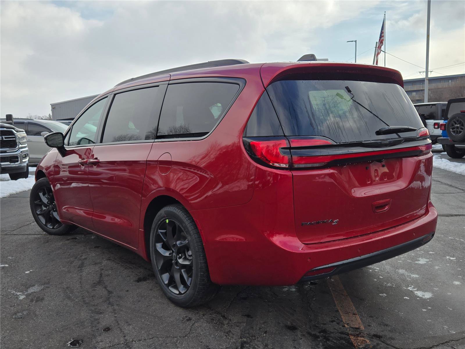 New 2026 Chrysler Pacifica Select w/ S Appearance Package image 11