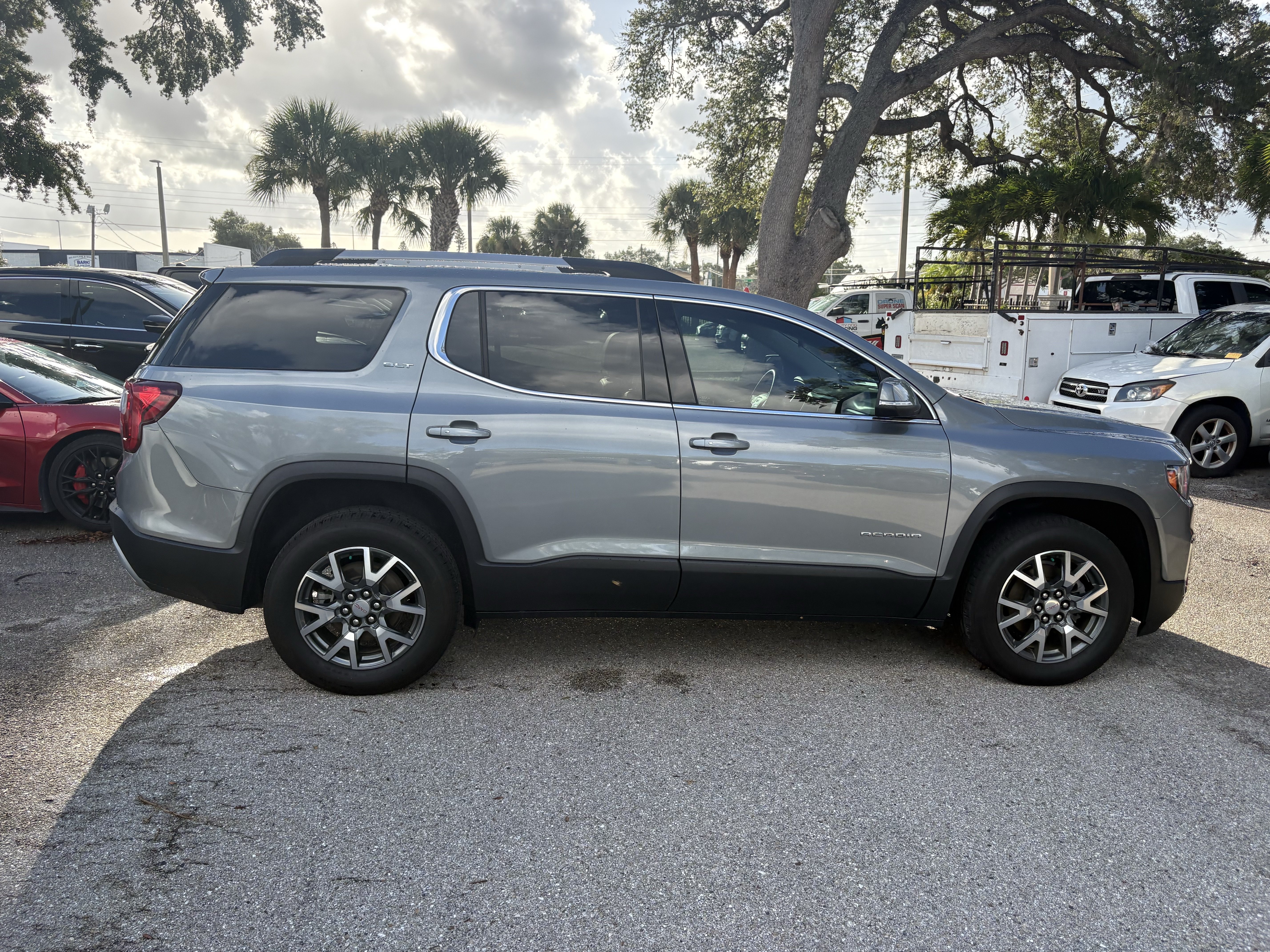 Used 2023 GMC Acadia SLT AWD/4WD image 8