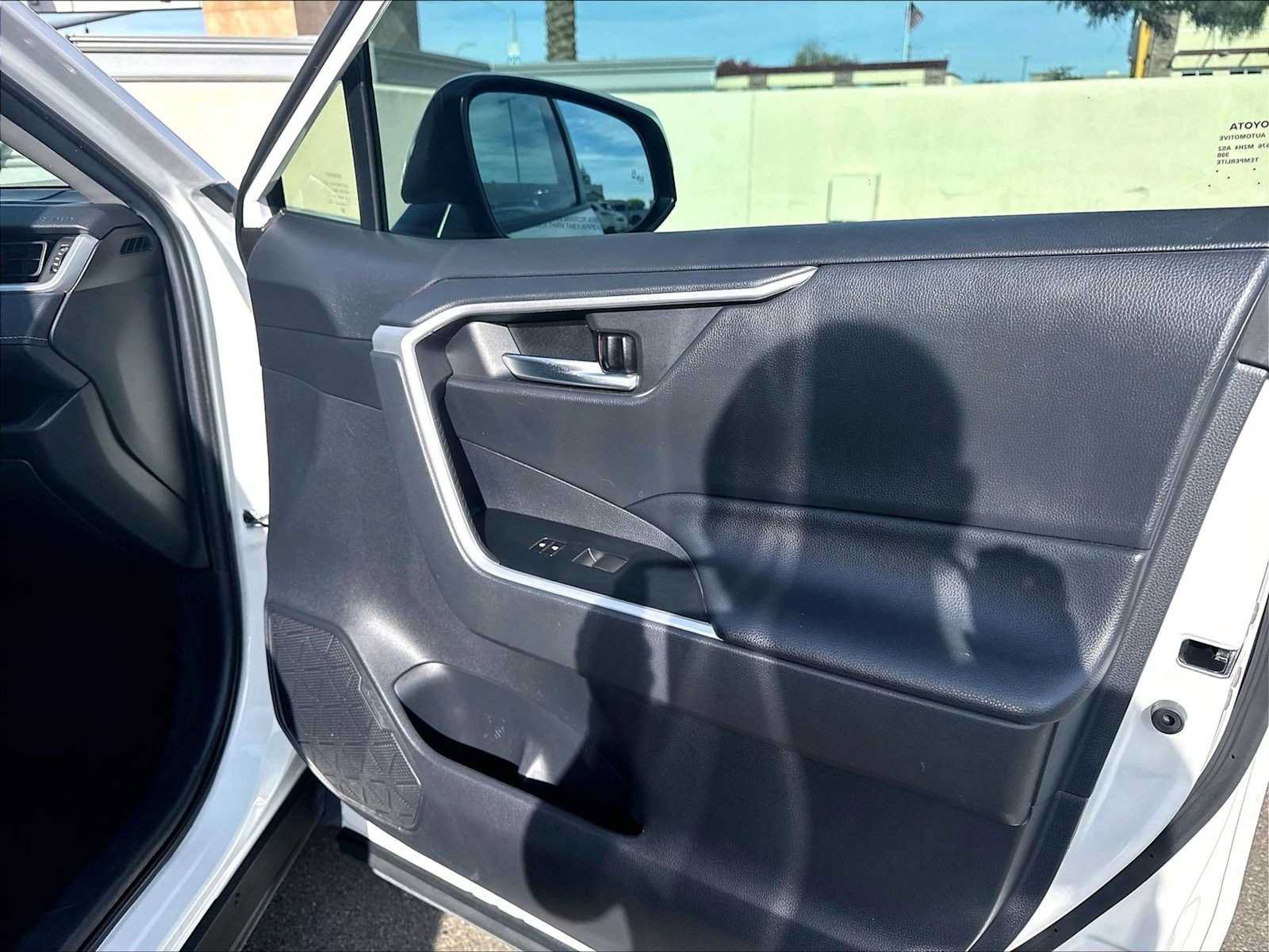 Used 2019 Toyota RAV4 XLE AWD/4WD image 25