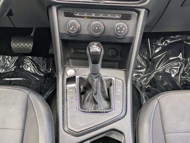 Used 2022 Volkswagen Taos SE w/ Panoramic Sunroof Package FWD image 19