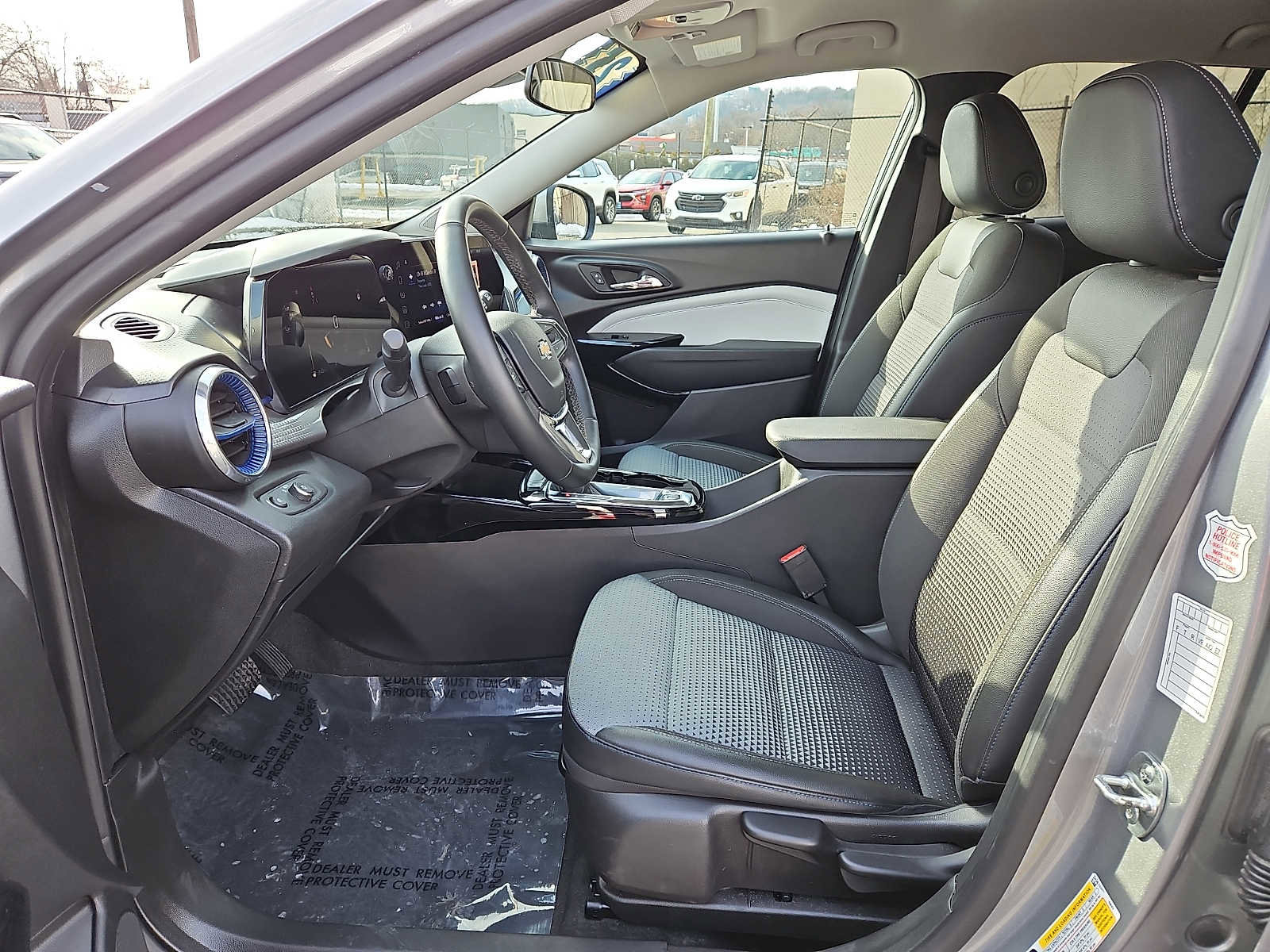 Used 2025 Chevrolet Trax LT w/ LT Convenience Package image 14