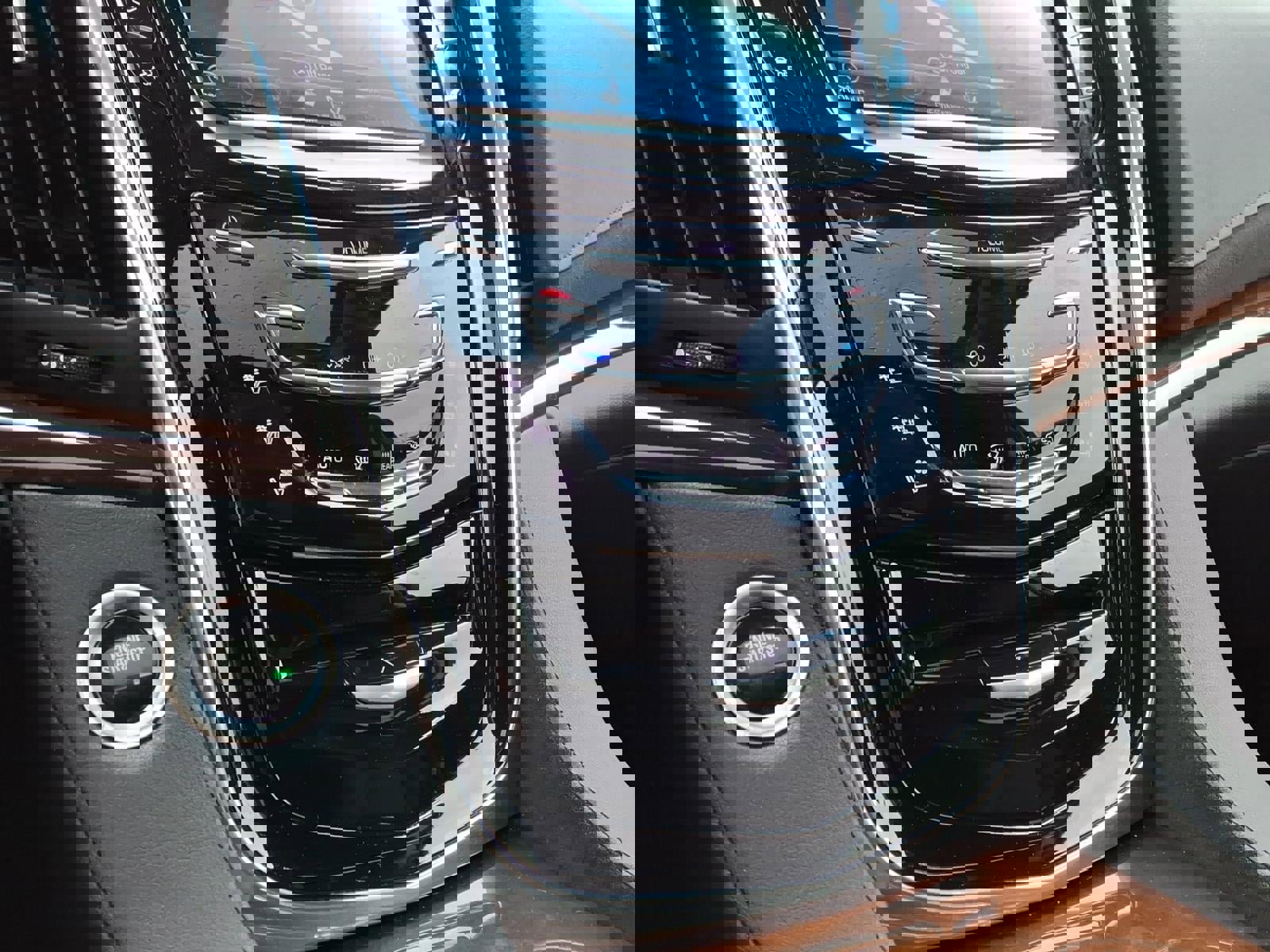 Used 2019 Cadillac Escalade Premium Luxury AWD/4WD image 20