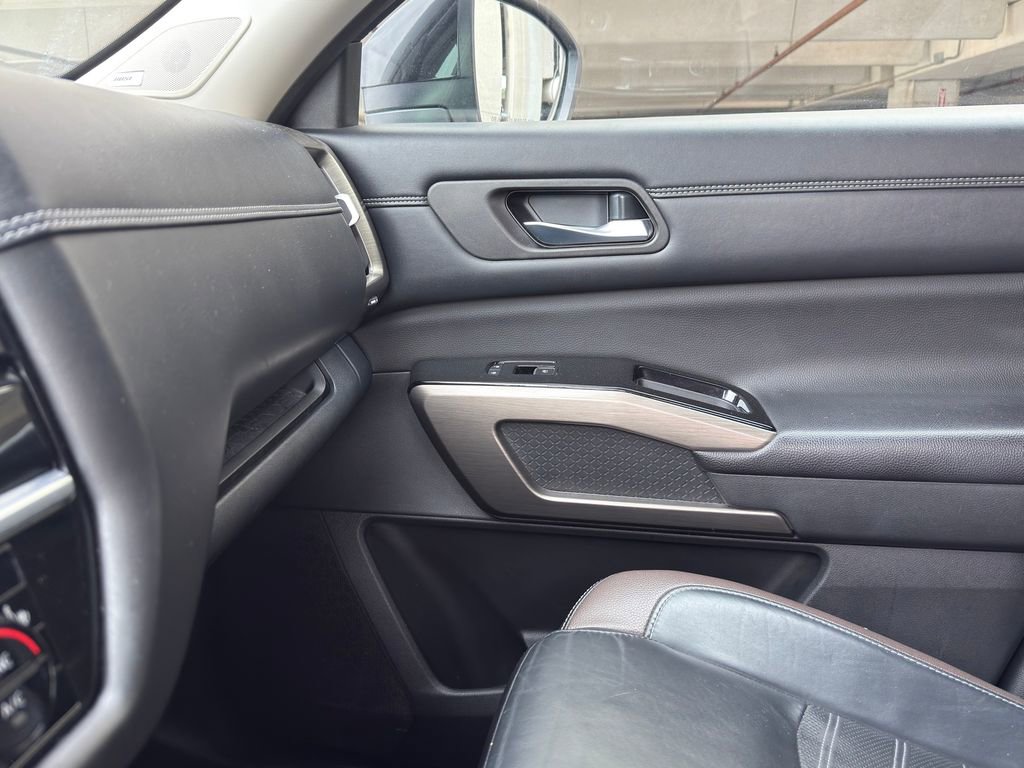 Used 2023 Nissan Pathfinder Platinum w/ Lighting Package (N92) image 25