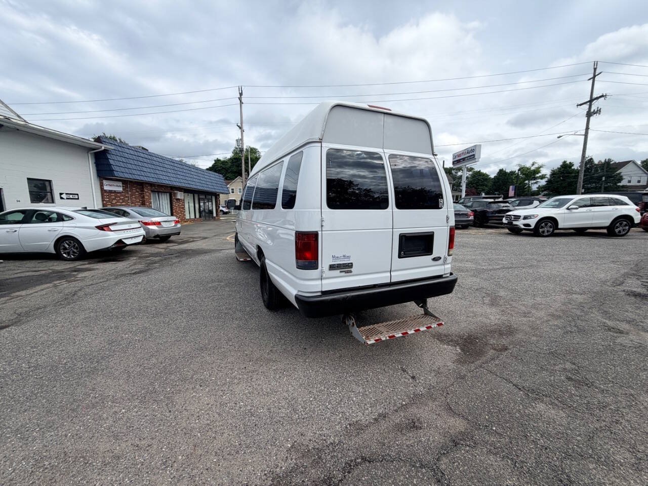 Used 2014 Ford E-250 and Econoline 250 Extended w/ Power Group RWD image 61