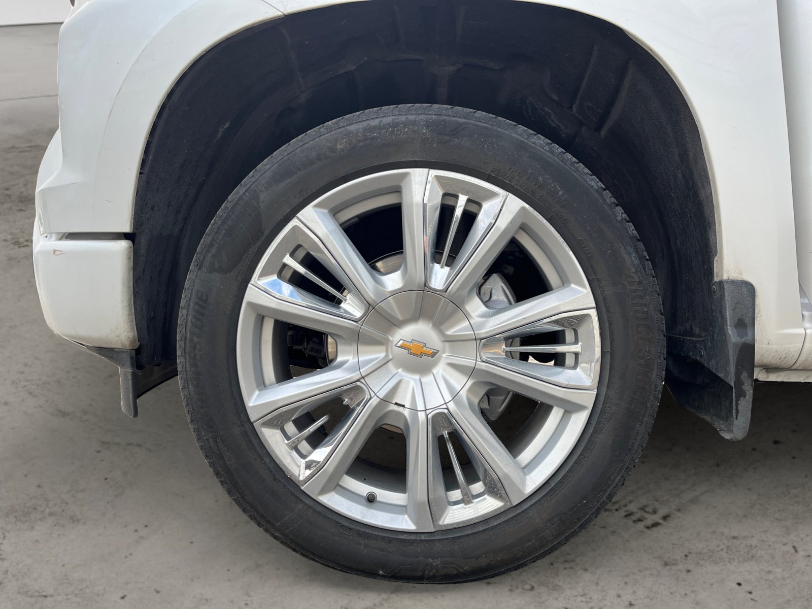 Used 2024 Chevrolet Silverado 1500 High Country w/ High Country Premium Package AWD/4WD image 16