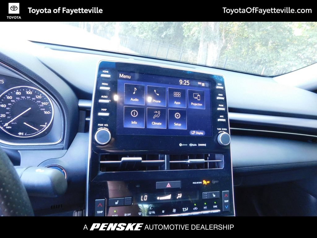 Used 2022 Toyota Avalon XSE FWD image 5