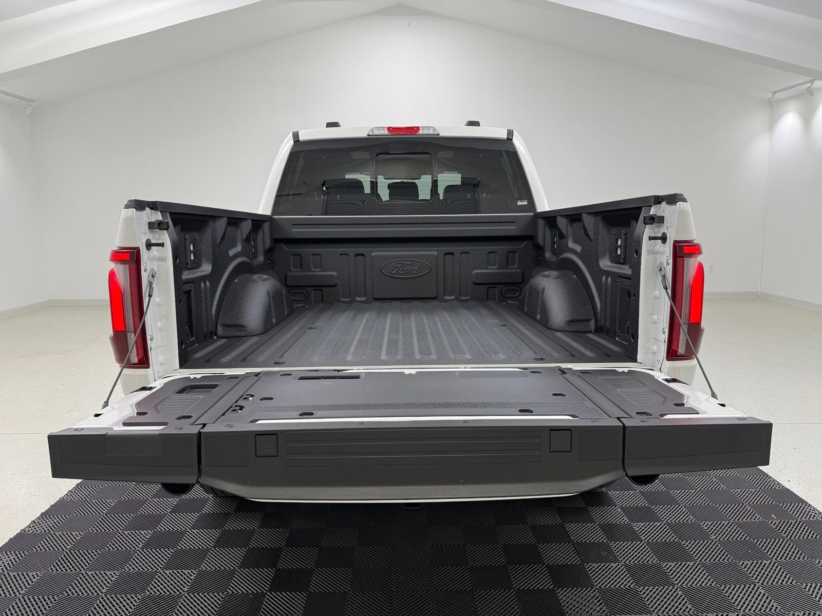 New 2026 Ford F150 Lariat w/ Equipment Group 502A High AWD/4WD image 9